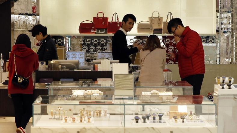 疫情下的奢侈品,全靠中国买家了